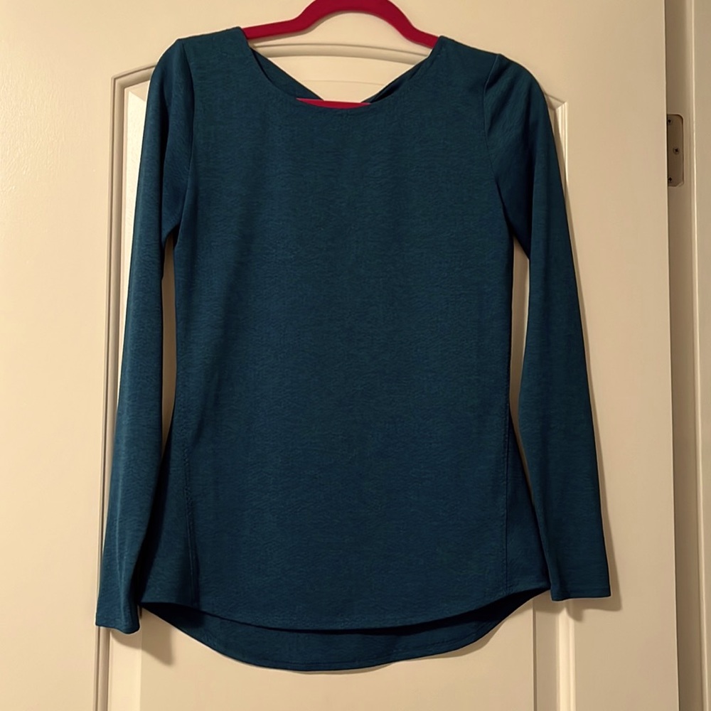 Teal athleta long sleeve work out shirt